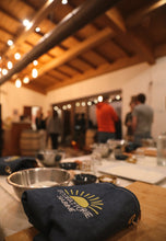 Charger l'image dans la galerie, Regalatevi una serata romantica e unica per cucinare un menù gourmet guidati dallo Chef Francesco Calvani