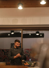 Charger l'image dans la galerie, Regalatevi una serata romantica e unica per cucinare un menù gourmet guidati dallo Chef Francesco Calvani