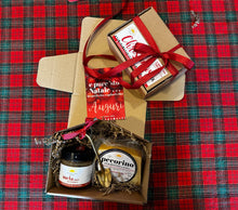 Load image into Gallery viewer, Tiny Box, Pecorino stagionato, formaggio con confettura, regalo di Natale