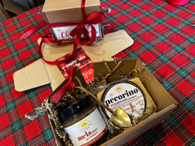 Load image into Gallery viewer, Tiny Box, Pecorino stagionato, formaggio con confettura, regalo di Natale