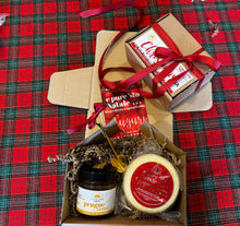 Load image into Gallery viewer, Tiny Box, Pecorino stagionato, formaggio con confettura, regalo di Natale