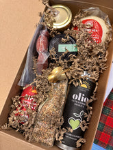 Carica l&#39;immagine nel visualizzatore di Gallery, Christmas Special Box
